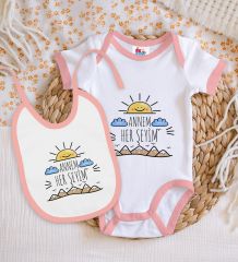BK Kids Annem Her Şeyim Tasarımlı Pembe Bebek Body Zıbın ve Mama Önlüğü Hediye Seti-1