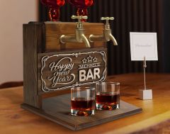 BK Gift Kişiye Özel Kabartma Yeni Yıl Tasarımlı İsimli Çift Musluklu Doğal Ahşap İçki Standı-1, İçki Standı, Doğum Günü Hediyesi, Ev Hediyesi