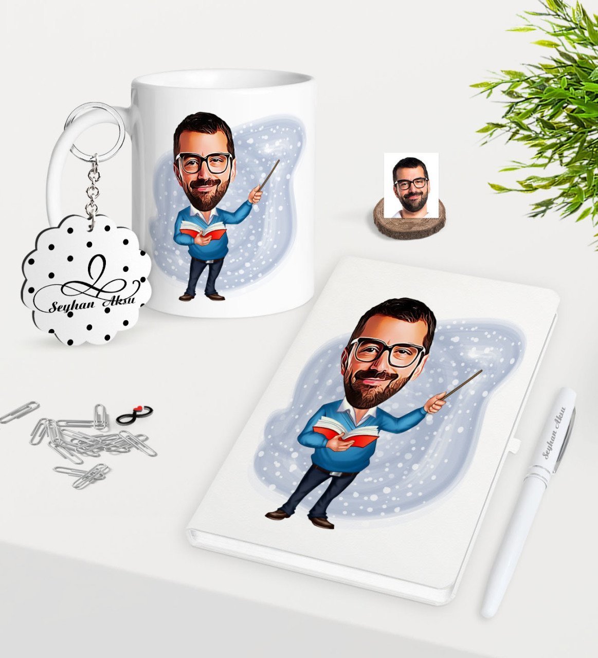 Kişiye Özel Erkek Öğretmen Karikatürlü Kupa Anahtarlık Beyaz Defter Kalem Hediye Seti-4