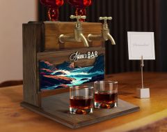 BK Gift Kişiye Özel Kabartma İsimli ve Tarihli Çift Musluklu Doğal Ahşap İçki Standı-36, İçki Standı, Doğum Günü Hediyesi, Ev Hediyesi