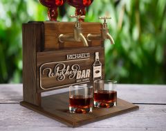 BK Gift Kişiye Özel Kabartma İsimli ve Tarihli Çift Musluklu Doğal Ahşap İçki Standı-35, İçki Standı, Doğum Günü Hediyesi, Ev Hediyesi