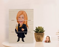 Kişiye Özel Kadın Hakim Karikatürlü Otantik Masaüstü Ahşap Palet Çerçeve-1