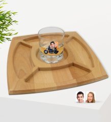 Kişiye Özel Motorcu Sevgililer Karikatürlü Viski Bardağı ve Doğal Masif Ahşap 4 Bölmeli Sunum Tabağı Çerezlik Hediye Seti-1