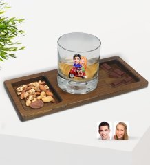 Kişiye Özel Sevgililer Karikatürlü Viski Bardağı ve Doğal Masif Ahşap Dikdörtgen Sunum Tabağı Çerezlik Hediye Seti-10