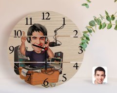 Kişiye Özel Erkek Radyocu Karikatürlü Otantik Ahşap Palet Saat-1