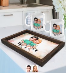 Kişiye Özel Sevgililer Karikatürlü Doğal Ahşap Tepsi ve 2’li Kupa Bardak Seti-55