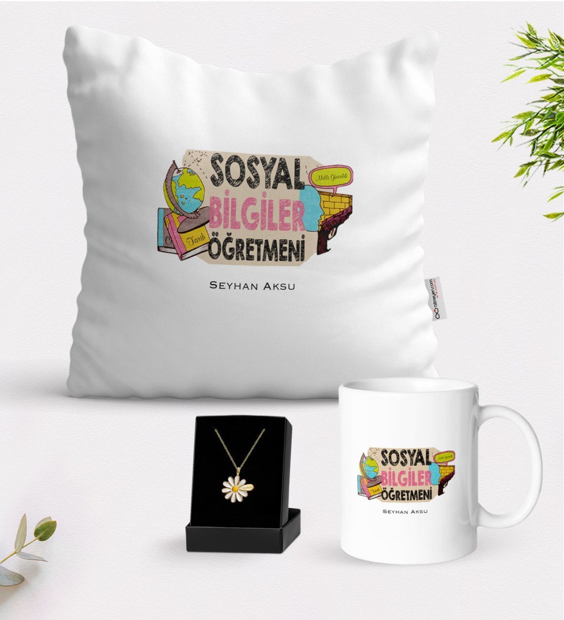 Kişiye Özel Sosyal Bilgiler Öğretmeni Beyaz Kupa Yastık ve İsimli Papatya Kolye Hediye Seti-3