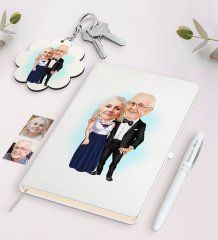 Kişiye Özel Büyükanne ve Büyükbaba Karikatürlü Beyaz Defter Kalem ve Anahtarlık Hediye Seti