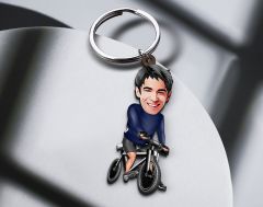 BK Gift Kişiye Özel Bisiklet Sürücüsü Karikatürlü Ahşap Anahtarlık-2 Sevgiliye Hediye, Arkadaşa Hediye, Doğum Günü Hediyesi