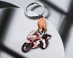 BK Gift Kişiye Özel Kadın Motorcu Karikatürlü Ahşap Anahtarlık-2 Sevgiliye Hediye, Arkadaşa Hediye, Doğum Günü Hediyesi