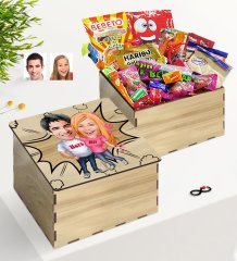 Kişiye Özel Ahşap Kutuda Sevgililer Karikatürlü Nostaljik Lezzetler Hediye Seti-5