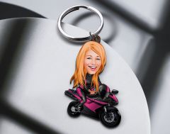 BK Gift Kişiye Özel Kadın Motorcu Karikatürlü Ahşap Anahtarlık-1 Sevgiliye Hediye, Arkadaşa Hediye, Doğum Günü Hediyesi