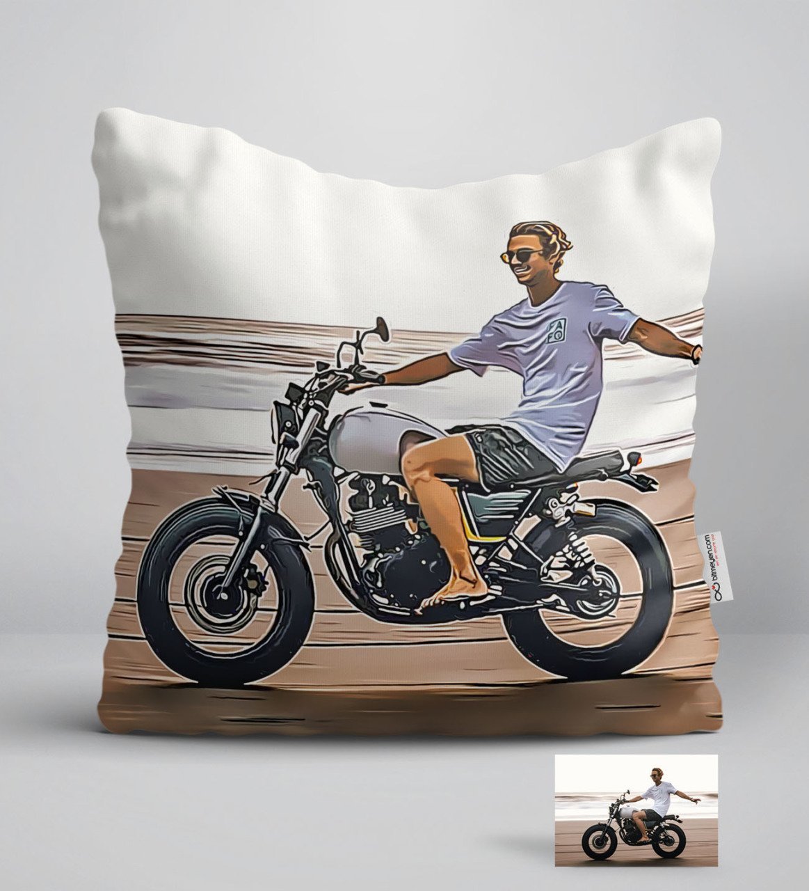 Kişiye Özel Tam Boy Motosikletli Adam Karikatürlü Beyaz Yastık-1