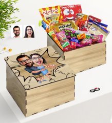 Kişiye Özel Ahşap Kutuda Evlilik Teklifi Karikatürlü Nostaljik Lezzetler Hediye Seti-3