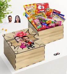 Kişiye Özel Ahşap Kutuda Evlilik Teklifi Karikatürlü Nostaljik Lezzetler Hediye Seti-2