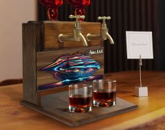 BK Gift Kişiye Özel Kabartma İsimli ve Tarihli Çift Musluklu Doğal Ahşap İçki Standı-37, İçki Standı, Doğum Günü Hediyesi, Ev Hediyesi