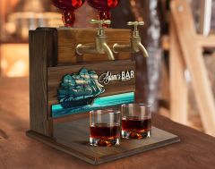 BK Gift Kişiye Özel Kabartma İsimli ve Tarihli Çift Musluklu Doğal Ahşap İçki Standı-36, İçki Standı, Doğum Günü Hediyesi, Ev Hediyesi