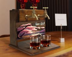 BK Gift Kişiye Özel Kabartma İsimli ve Tarihli Çift Musluklu Doğal Ahşap İçki Standı-35, İçki Standı, Doğum Günü Hediyesi, Ev Hediyesi