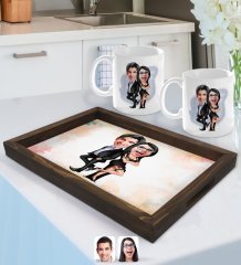 Kişiye Özel Sevgililer Karikatürlü Doğal Ahşap Tepsi ve 2’li Kupa Bardak Seti-6