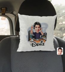 Kişiye Özel İsimli Erkek Radyocu Karikatürlü Kare Araç Koltuk Yastığı-1