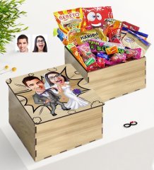 Kişiye Özel Ahşap Kutuda Evlilik Karikatürlü Nostaljik Lezzetler Hediye Seti-6