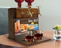BK Gift Kişiye Özel Kabartma İsimli ve Tarihli Çift Musluklu Doğal Ahşap İçki Standı-31, İçki Standı, Doğum Günü Hediyesi, Ev Hediyesi