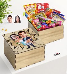 Kişiye Özel Ahşap Kutuda Evlilik Karikatürlü Nostaljik Lezzetler Hediye Seti-4