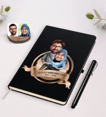 Kişiye Özel Yılın En Mükemmel Çifti Karikatürlü Siyah Defter ve Kalem Hediye Seti-59