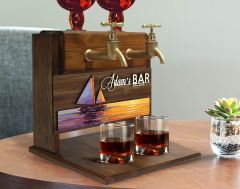 BK Gift Kişiye Özel Kabartma İsimli ve Tarihli Çift Musluklu Doğal Ahşap İçki Standı-29, İçki Standı, Doğum Günü Hediyesi, Ev Hediyesi
