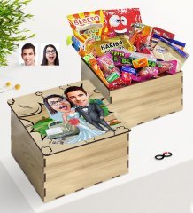Kişiye Özel Ahşap Kutuda Evlilik Karikatürlü Nostaljik Lezzetler Hediye Seti-1