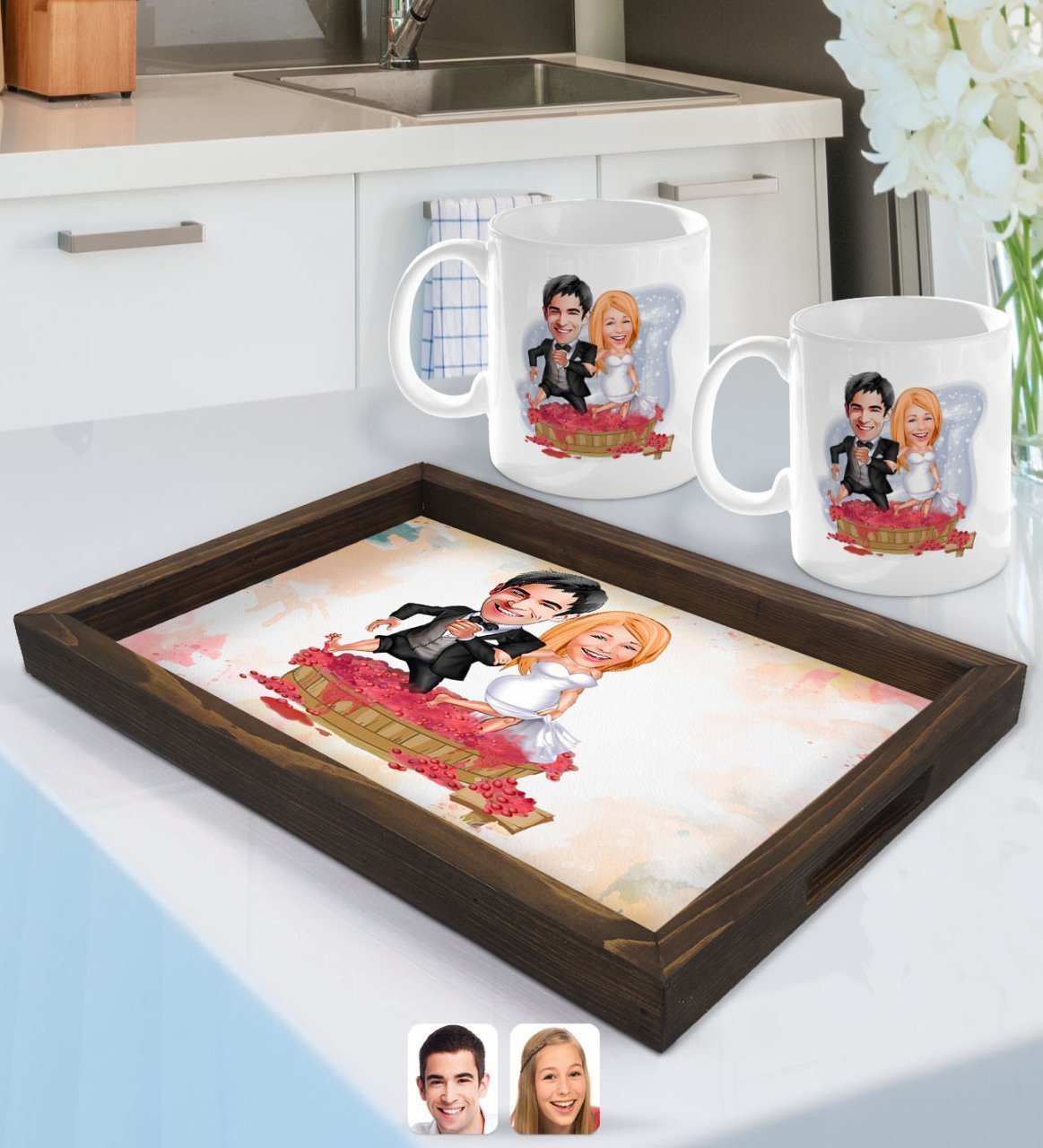 Kişiye Özel Evleniyoruz Karikatürlü Doğal Ahşap Tepsi ve 2’li Kupa Bardak Seti-10