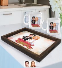 Kişiye Özel Evleniyoruz Karikatürlü Doğal Ahşap Tepsi ve 2’li Kupa Bardak Seti-10