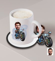 Kişiye Özel Erkek Motorcu Karikatürlü Beyaz Kupa ve Ahşap Bardak Altlığı Hediye Seti-2