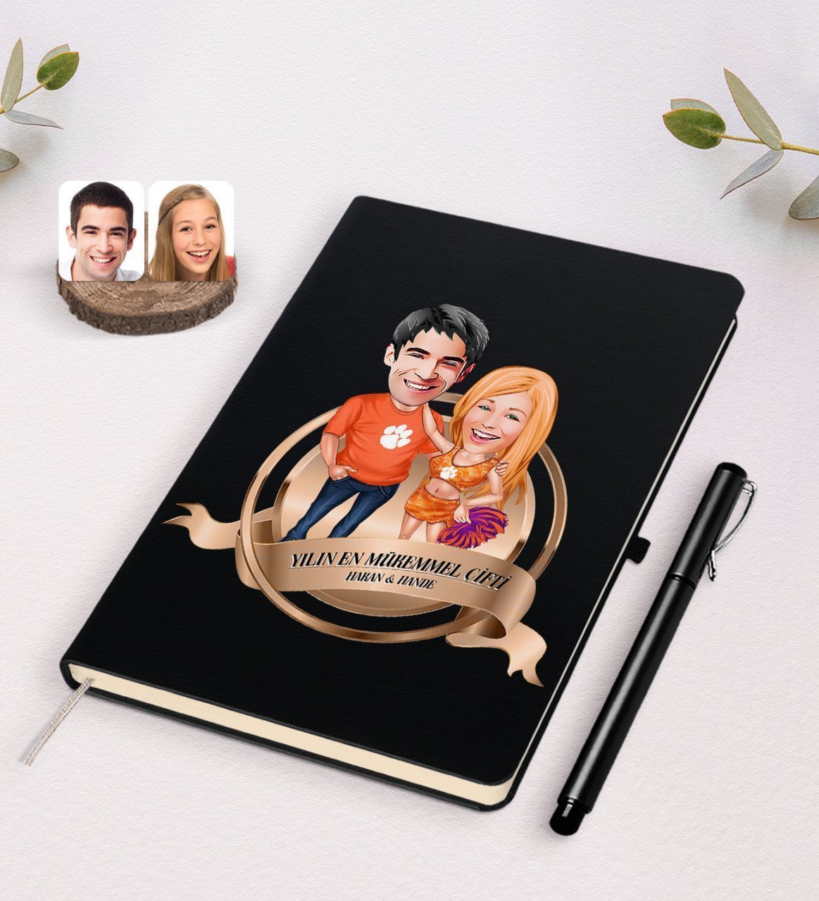 Kişiye Özel Yılın En Mükemmel Çifti Karikatürlü Siyah Defter ve Kalem Hediye Seti-54