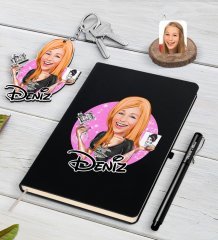 Kişiye Özel Kadın Dövme Sanatçısı Karikatürlü Siyah Defter Kalem Ve Anahtarlık Hediye Seti-1