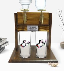Kişiye Özel Renkli Baskılı Harf Tasarımlı İkili Rakı Bardağı ve Çift Musluklu Doğal Ahşap Rakı Standı-3