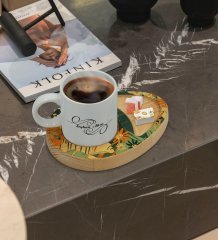 Kişiye Özel Çiçekler Tasarımlı Doğal Ahşap Tabaklı Türk Kahvesi Fincanı Sunum Seti Model 7