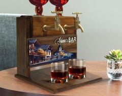 BK Gift Kişiye Özel Kabartma İsimli ve Tarihli Çift Musluklu Doğal Ahşap İçki Standı-24, İçki Standı, Doğum Günü Hediyesi, Ev Hediyesi