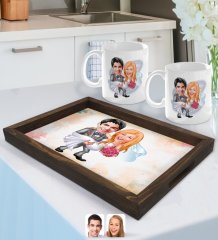 Kişiye Özel Evleniyoruz Karikatürlü Doğal Ahşap Tepsi ve 2’li Kupa Bardak Seti-7