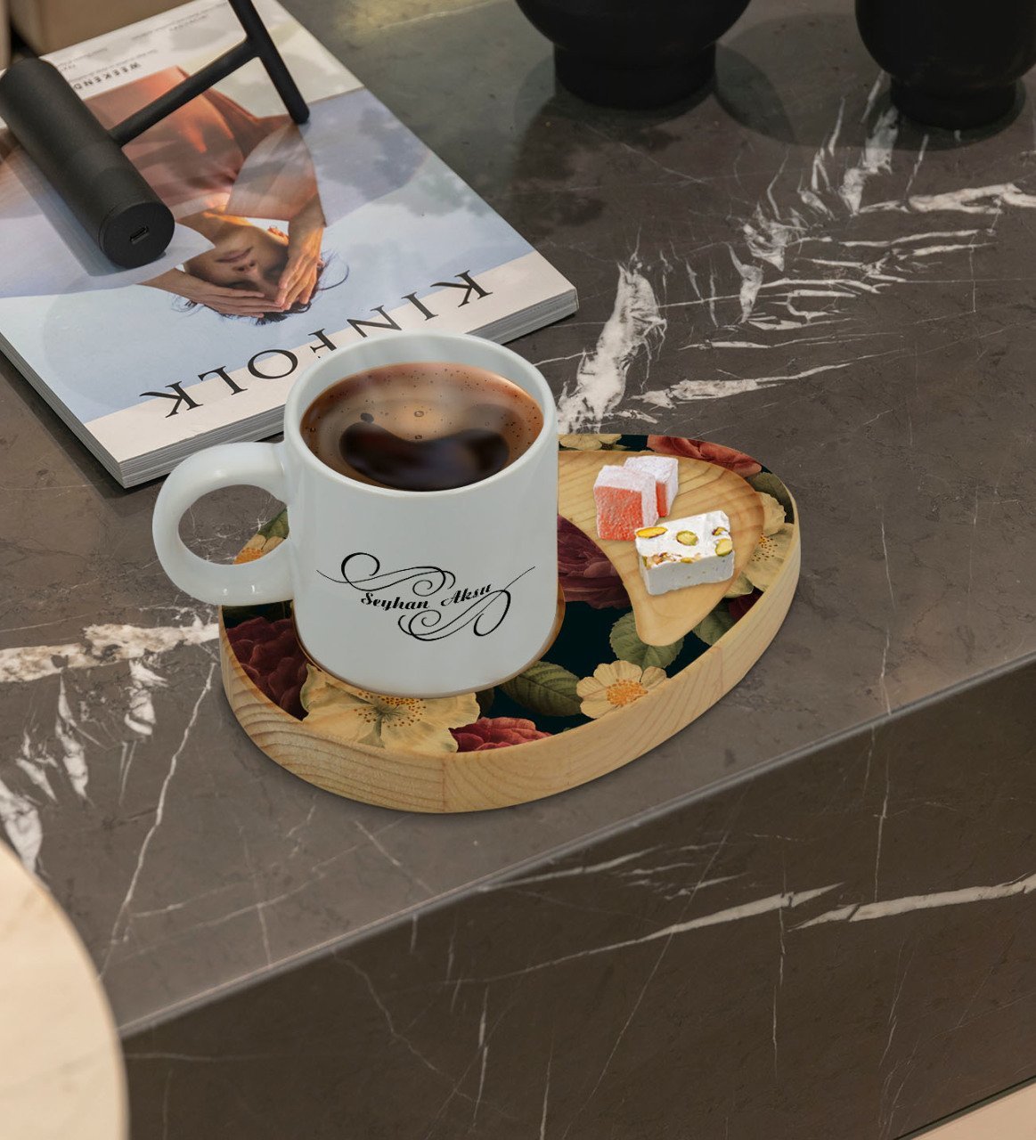 Kişiye Özel Çiçekler Tasarımlı Doğal Ahşap Tabaklı Türk Kahvesi Fincanı Sunum Seti Model 6