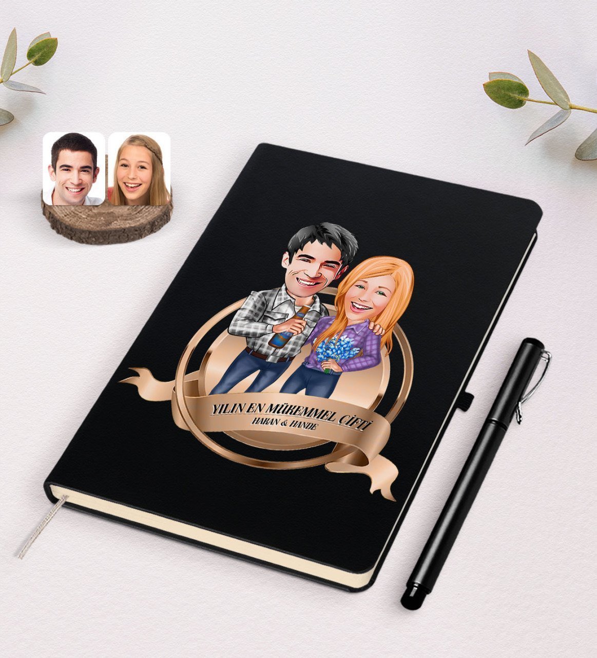 Kişiye Özel Yılın En Mükemmel Çifti Karikatürlü Siyah Defter ve Kalem Hediye Seti-50