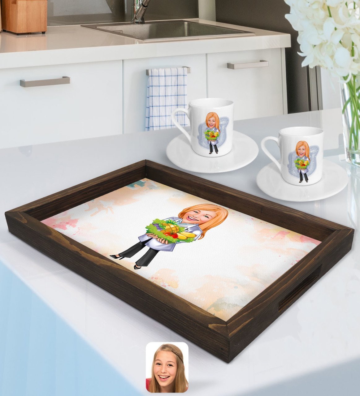 Kişiye Özel Kadın Diyetisyen Karikatürlü Doğal Ahşap Tepsi ve 2’li Kahve Fincan Seti-1