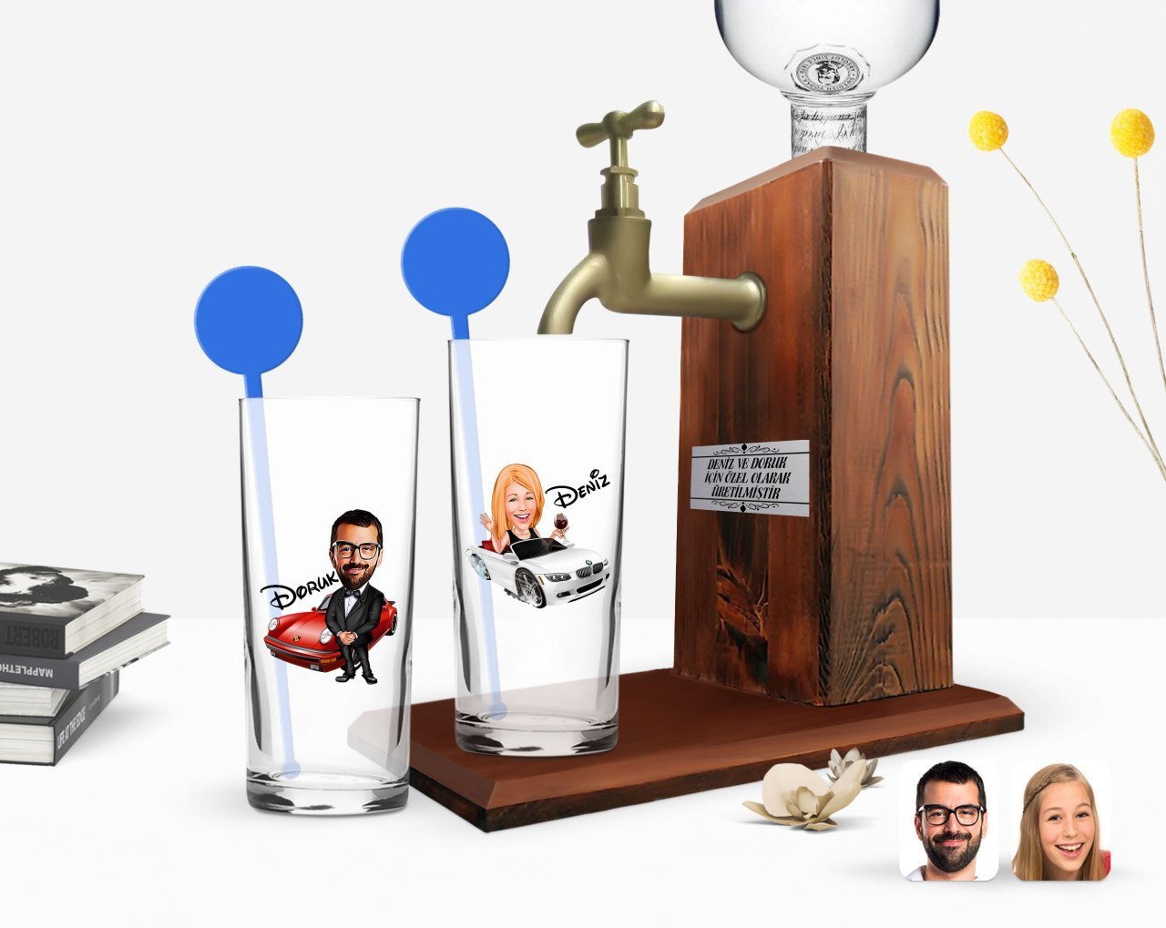 Kişiye Özel Renkli Baskılı Erkek ve Kadın Karikatürlü İkili Vodka Bardağı ve Ahşap Vodka Standı Hediye Seti-2