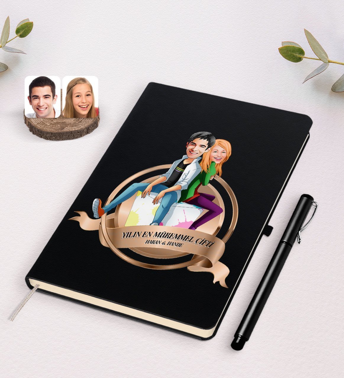 Kişiye Özel Yılın En Mükemmel Çifti Karikatürlü Siyah Defter ve Kalem Hediye Seti-35