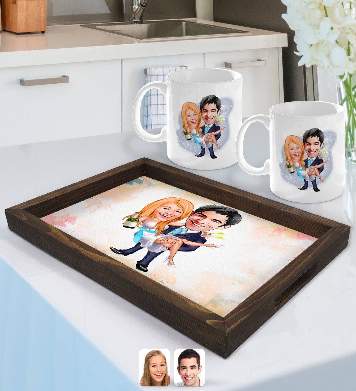 Kişiye Özel Evleniyoruz Karikatürlü Doğal Ahşap Tepsi ve 2’li Kupa Bardak Seti-4