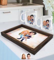 Kişiye Özel Evleniyoruz Karikatürlü Doğal Ahşap Tepsi ve 2’li Kupa Bardak Seti-4