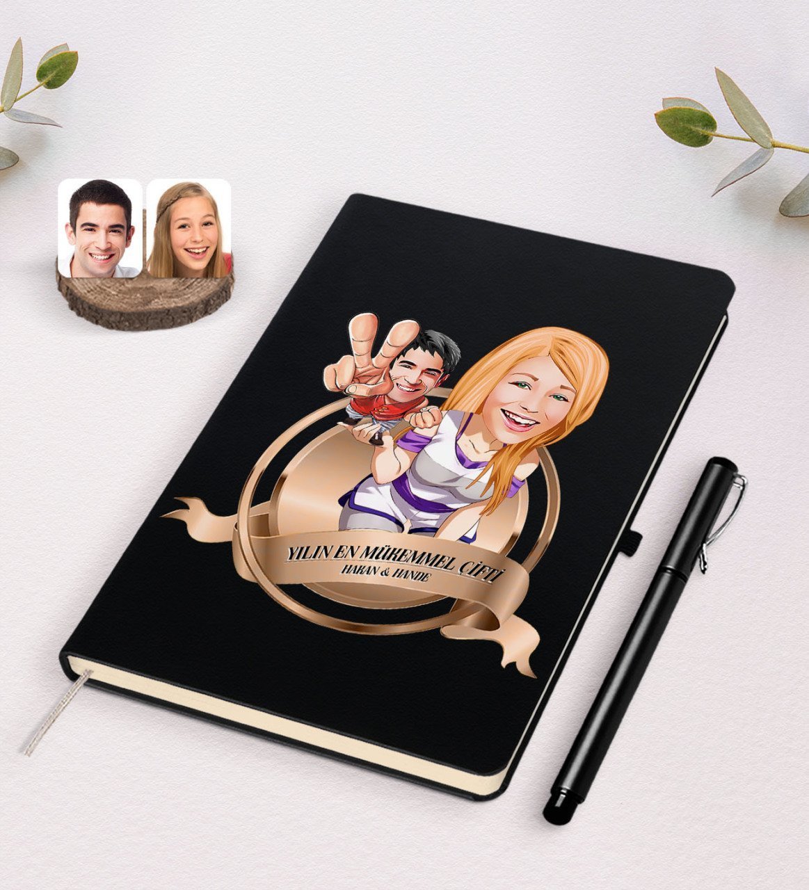 Kişiye Özel Yılın En Mükemmel Çifti Karikatürlü Siyah Defter ve Kalem Hediye Seti-30