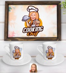 Kişiye Özel Kadın Chef Karikatürlü Doğal Ahşap Tepsi ve 2’li Kahve Fincan Seti-15