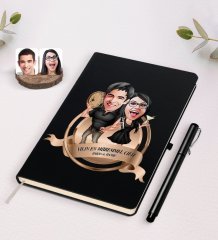 Kişiye Özel Yılın En Mükemmel Çifti Karikatürlü Siyah Defter ve Kalem Hediye Seti-18