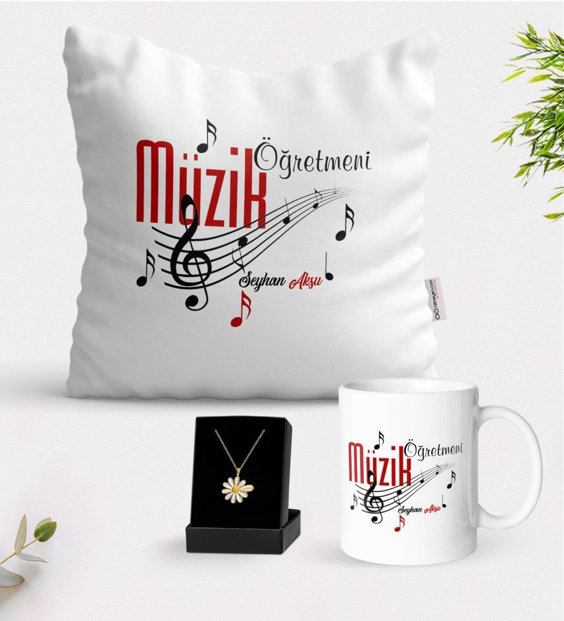 Kişiye Özel Müzik Öğretmeni Beyaz Kupa Yastık ve İsimli Papatya Kolye Hediye Seti